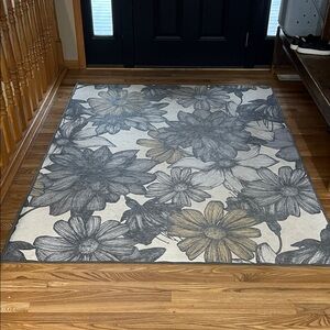 Ruggable Cover,Mae floral. No longer available on website 5x7; 1 tiny paint drop